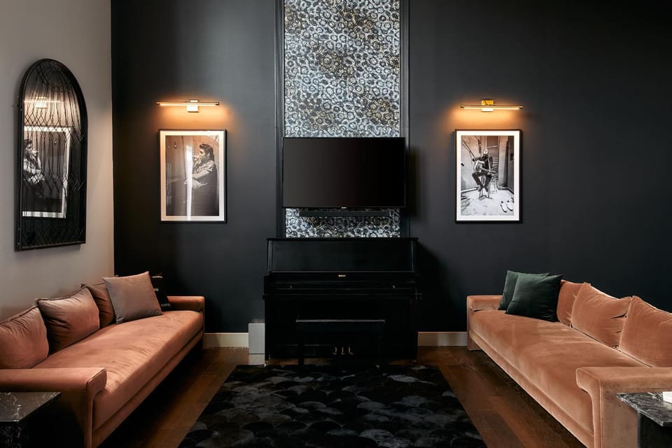Stylish 2 Suite Penthouse Walk to Shopping, Food, 1 of 7 Themed Lofts at Cowrite, Find Coffee and Tacos Downstairs, Complimentary Spin Class, Walk to Shopping in 12 South, 10 Minutes to Broadway, Parking, 24 Hr Hospitality Apartment in Nashville