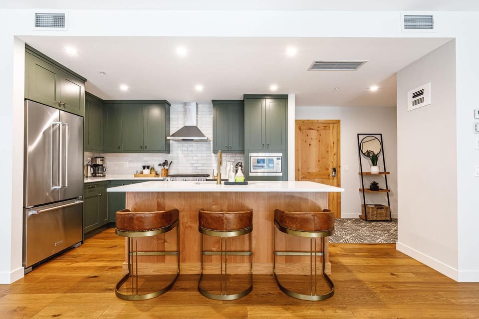 Kitchen or kitchenette, Dining area, dishwasher, oven, stove, toaster