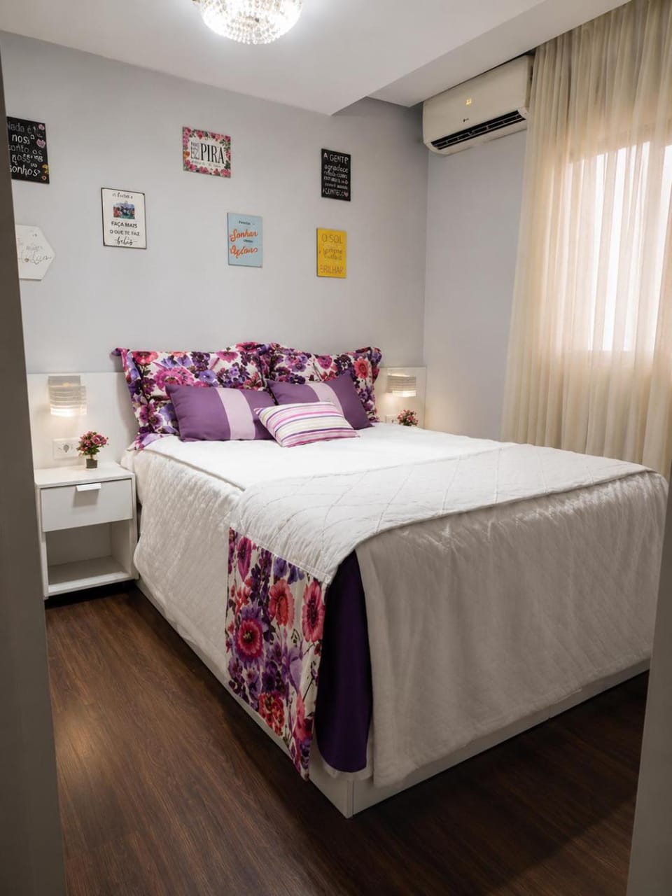 Bed, Photo of the whole room, Bedroom, air conditioner