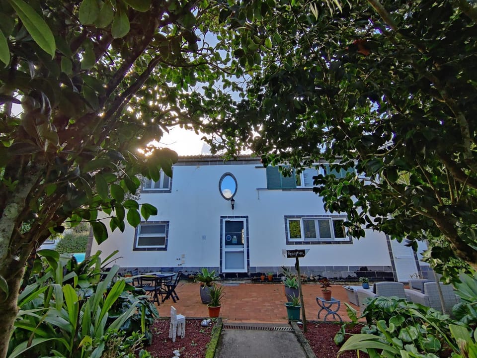Property building, Off site, Day, Garden, Garden view