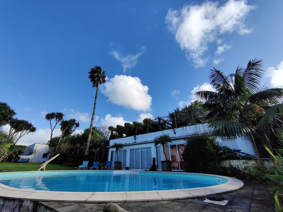 Property building, Balcony/Terrace, Swimming pool