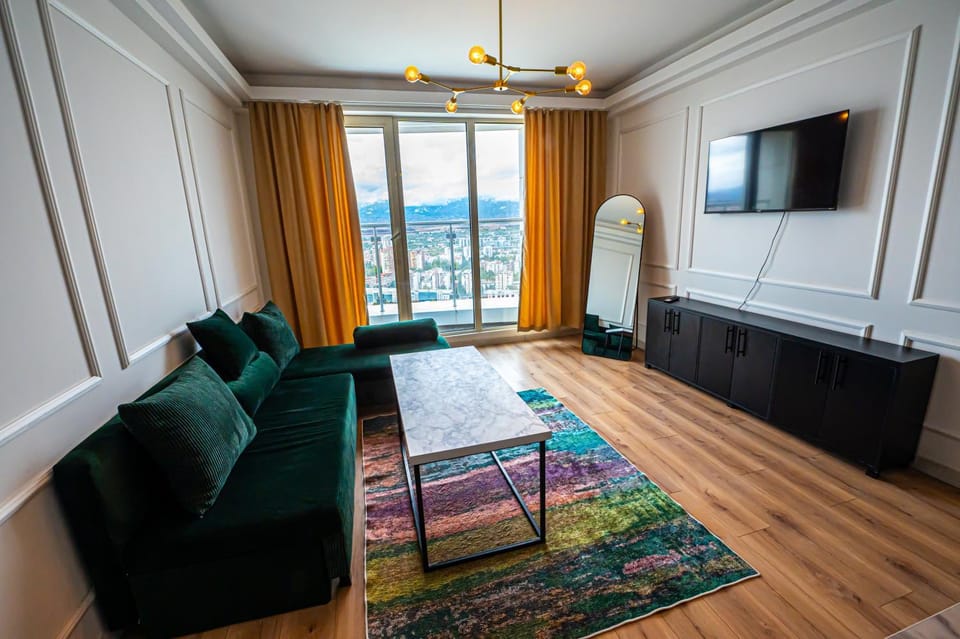 Communal lounge/ TV room, Bed, Natural landscape, TV and multimedia, Living room, Photo of the whole room, Seating area, Evening entertainment, Bedroom, Sea view