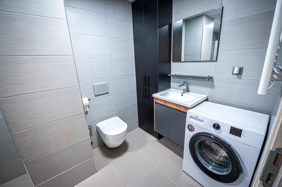Toilet, Bathroom, towels, washing machine, dryer