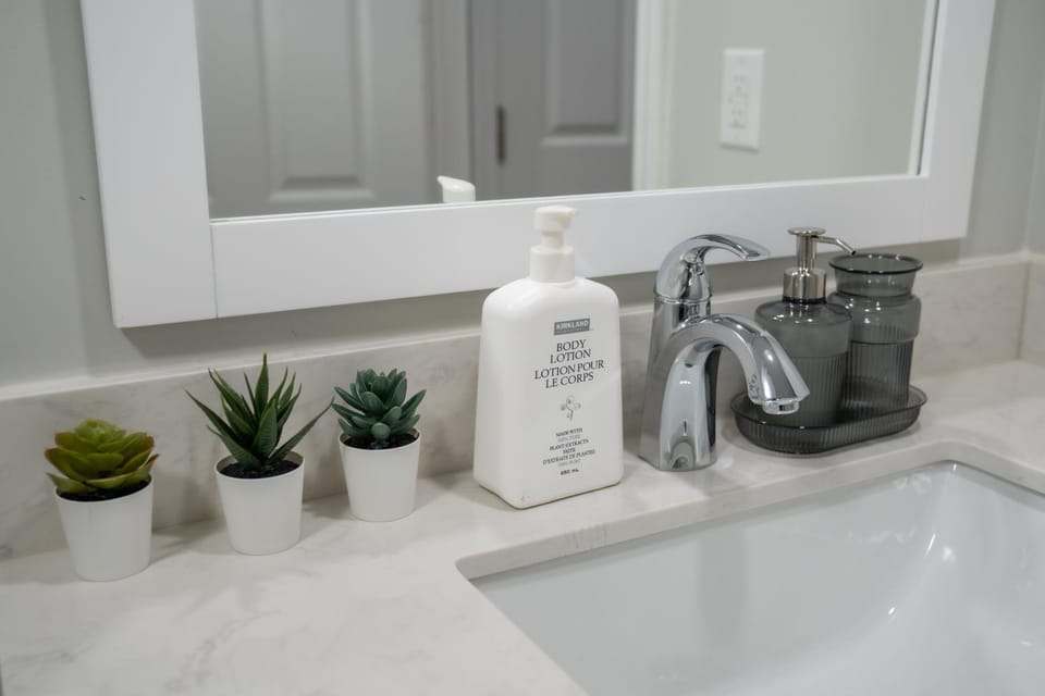Studio Apartment B - Full Kitchen - Cozy and Modern Apartment in Brampton