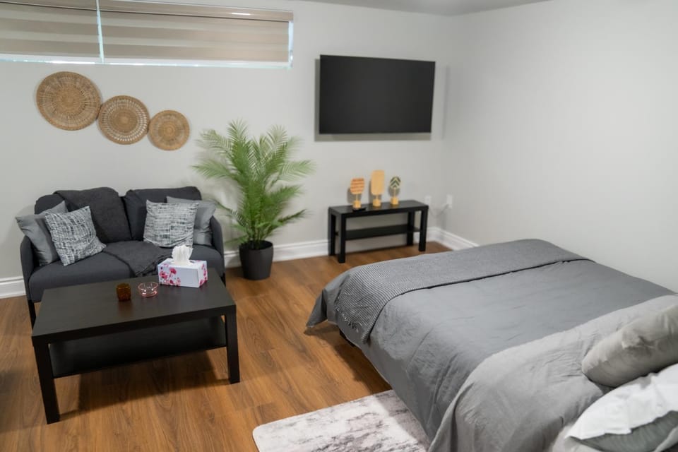 Studio Apartment B - Full Kitchen - Cozy and Modern Apartment in Brampton