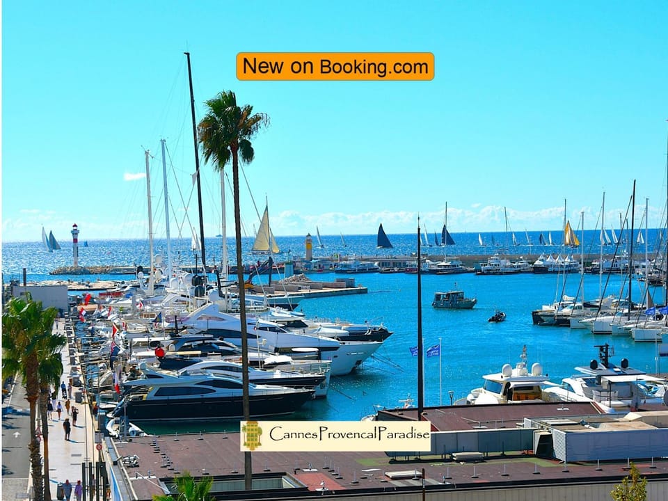 Duplex Luxe Vue Mer Face Palais des Festivals et Vieux Port Jacuzzi 5 Couchages Apartment in Cannes