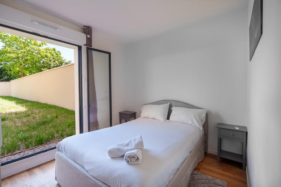 Garden, View (from property/room), Bedroom, storage