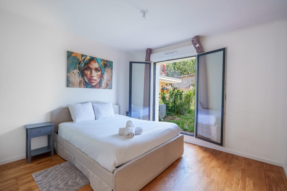 Garden, Photo of the whole room, Bedroom