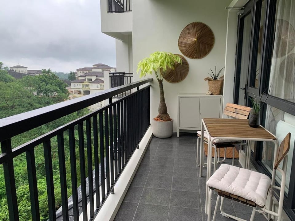 Twin Lakes Belvedere Tagaytay with Taal mountain and valley views Apartment in Calabarzon