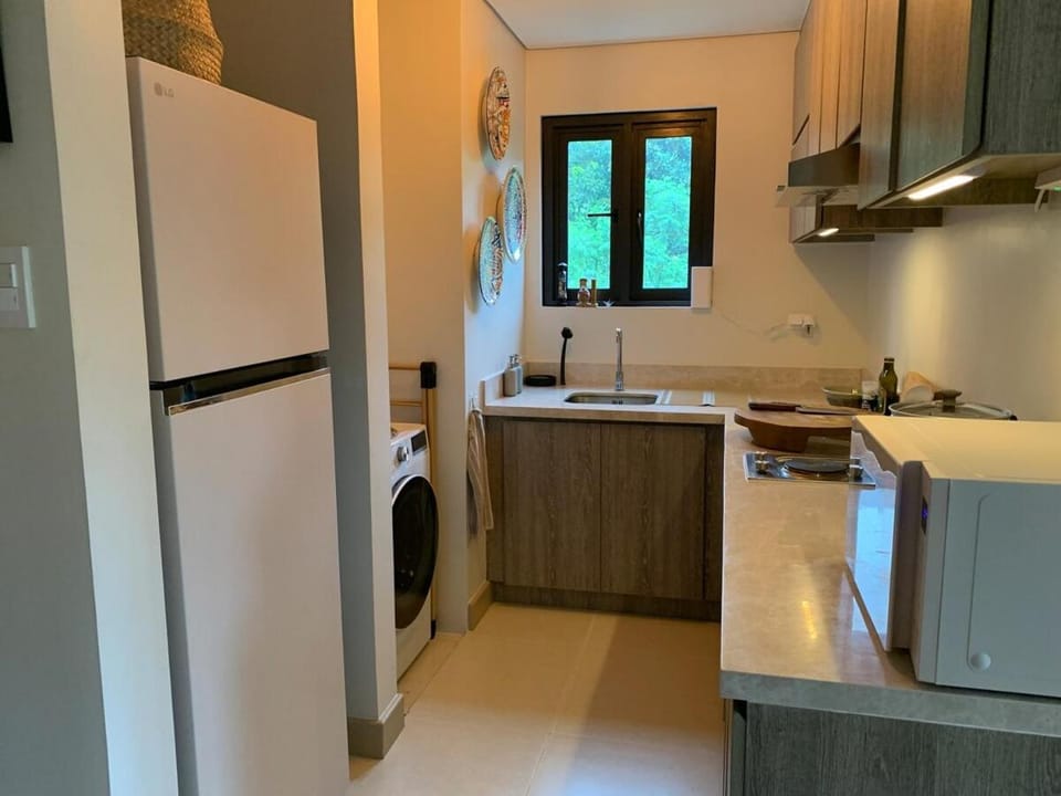 Twin Lakes Belvedere Tagaytay with Taal mountain and valley views Apartment in Calabarzon