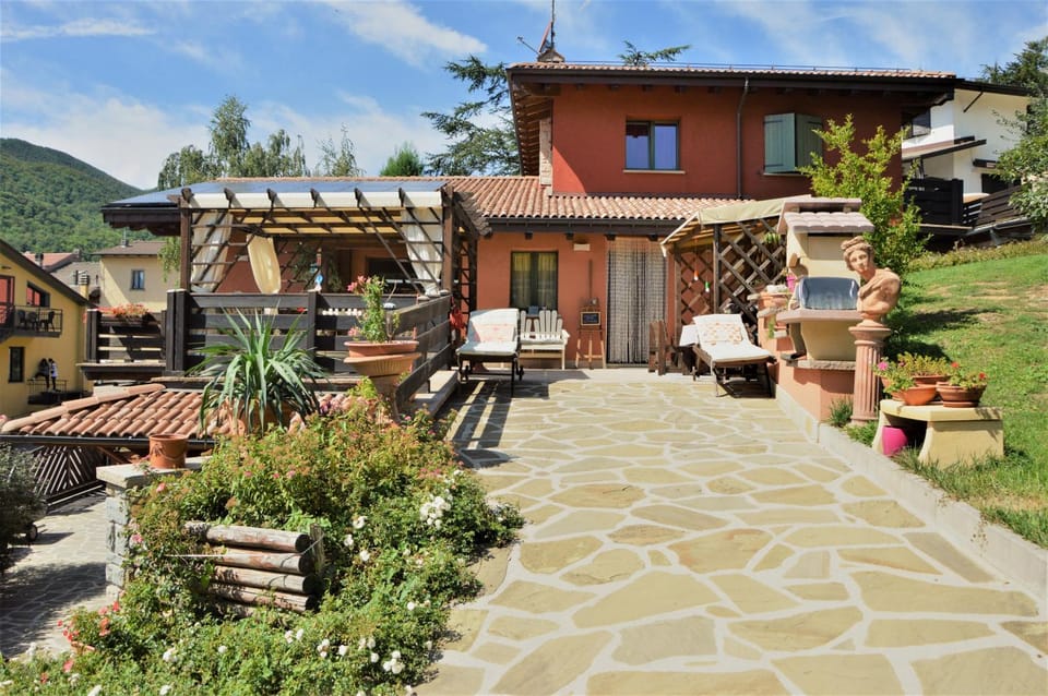 Property building, Patio, Facade/entrance