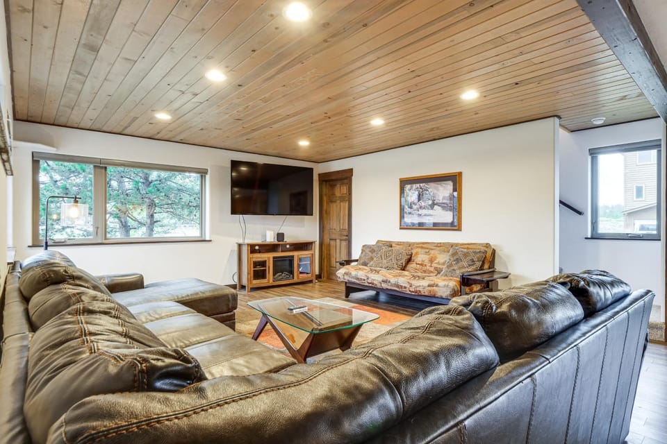 Grand Family Home with Deck and Trail Access in Fraser House in Fraser