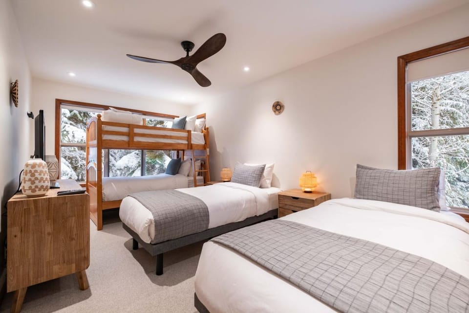 Bed, Bedroom, bunk bed