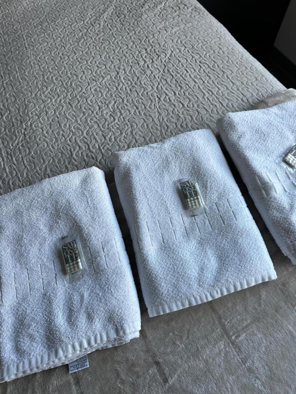 Bed, towels