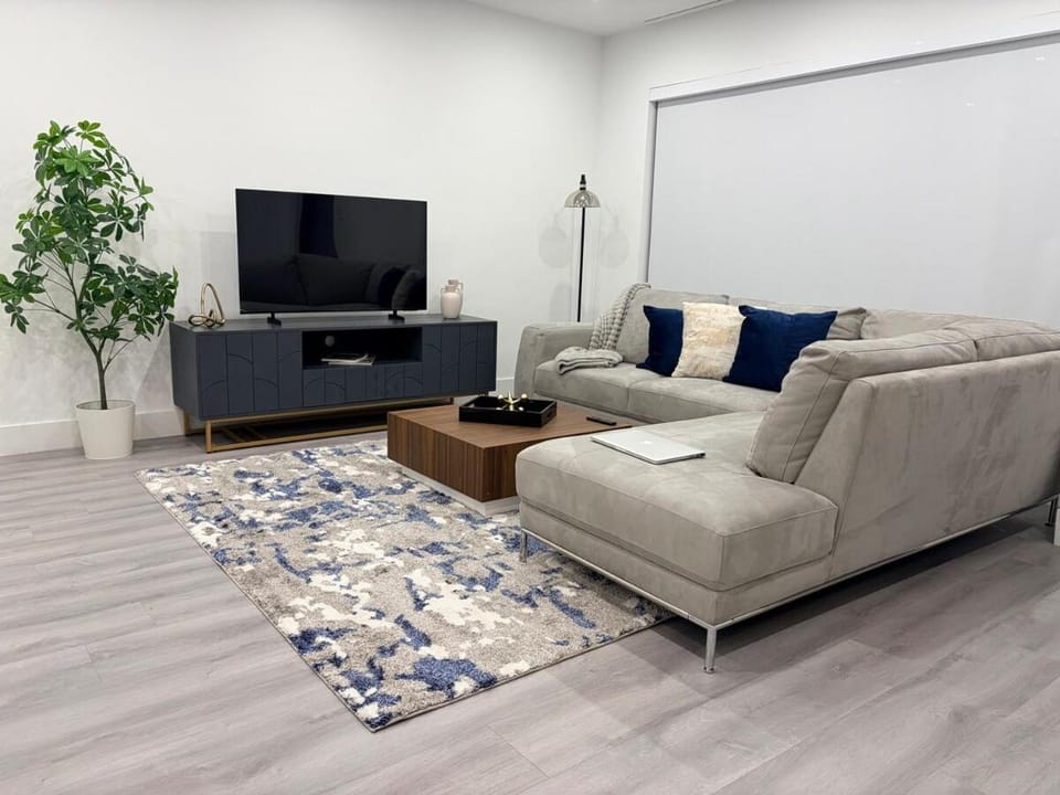 Modern 3BR-3 Bath Home near Calle 8 & Brickell 1GB Wi-Fi Speed House in Coral Gables