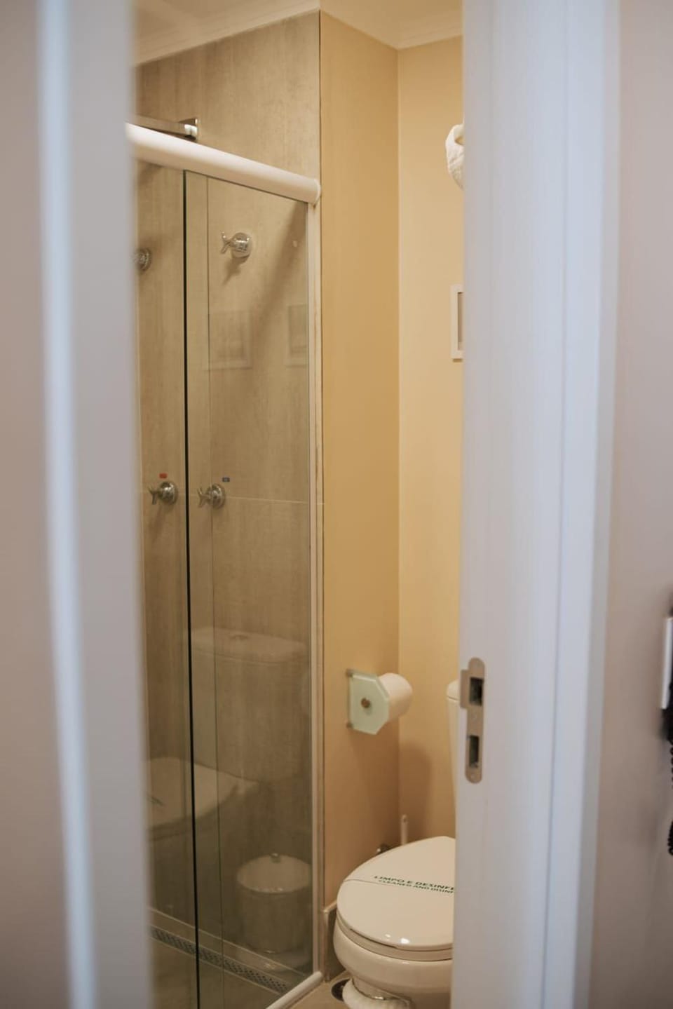 Shower, Toilet