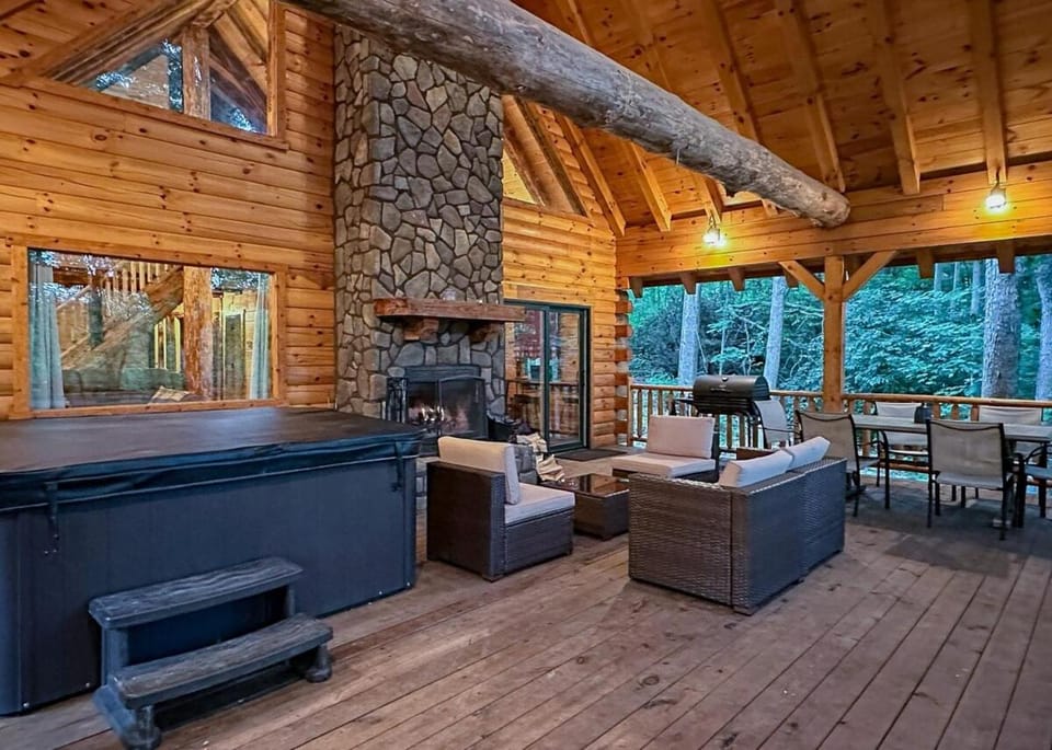 Cheerful Cabin Nestled in Serene Wooded Ravine Cabin in Laurel Township