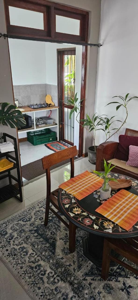 Seating area, Dining area
