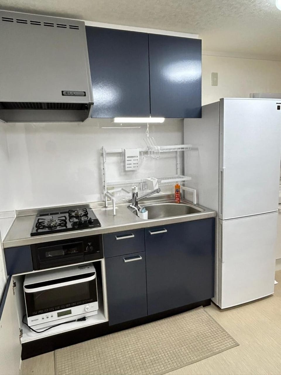Kitchen or kitchenette, oven
