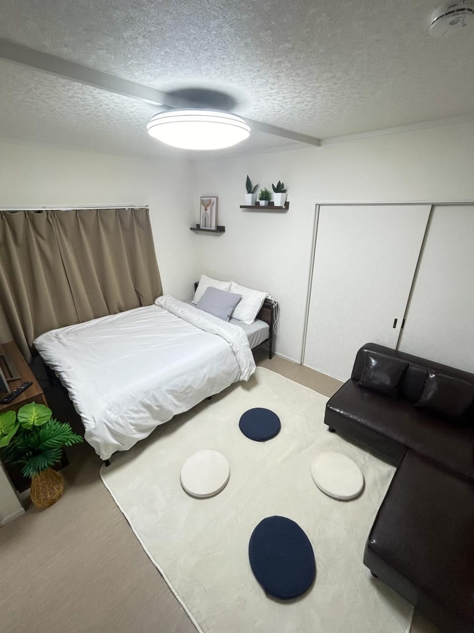 Bed, Living room, Bedroom