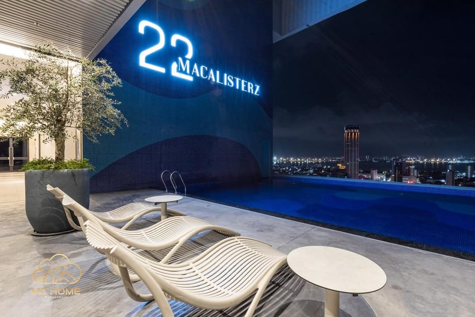 Night, Pool view, Swimming pool, Swimming pool, sunbed