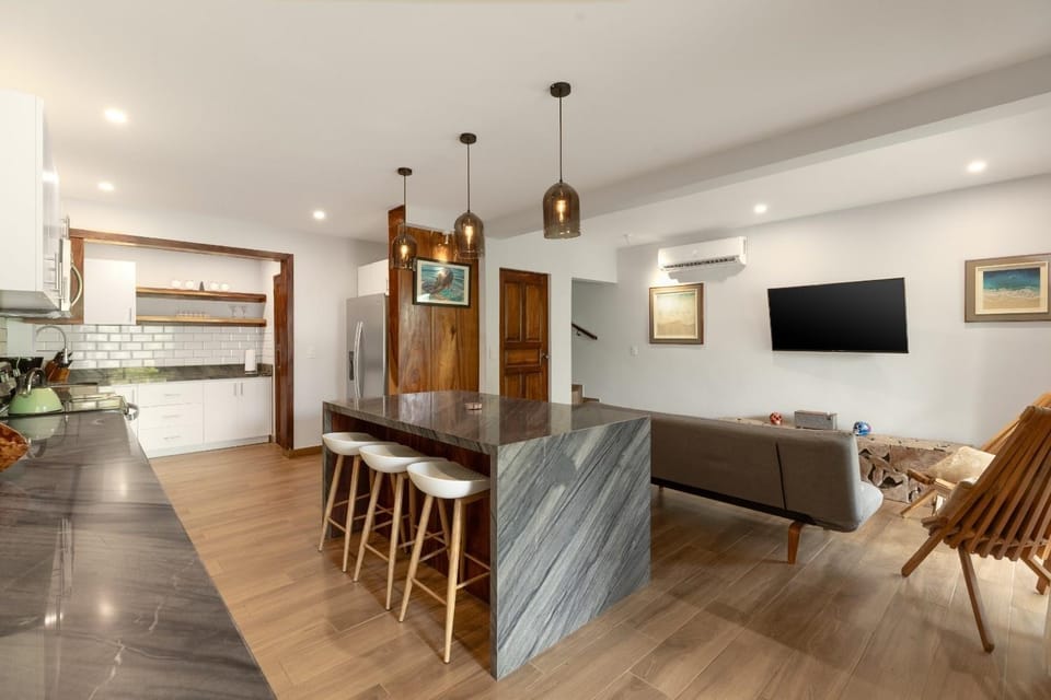 The Sky Deck Condo 2bed25bath House in Coco