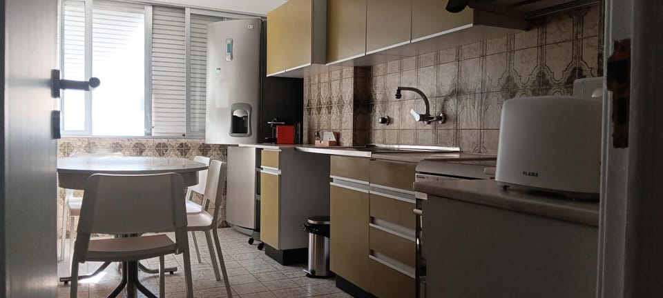 Kitchen or kitchenette, Dining area, oven, stove