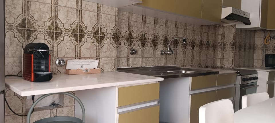 Coffee/tea facilities, Kitchen or kitchenette, stove, toaster