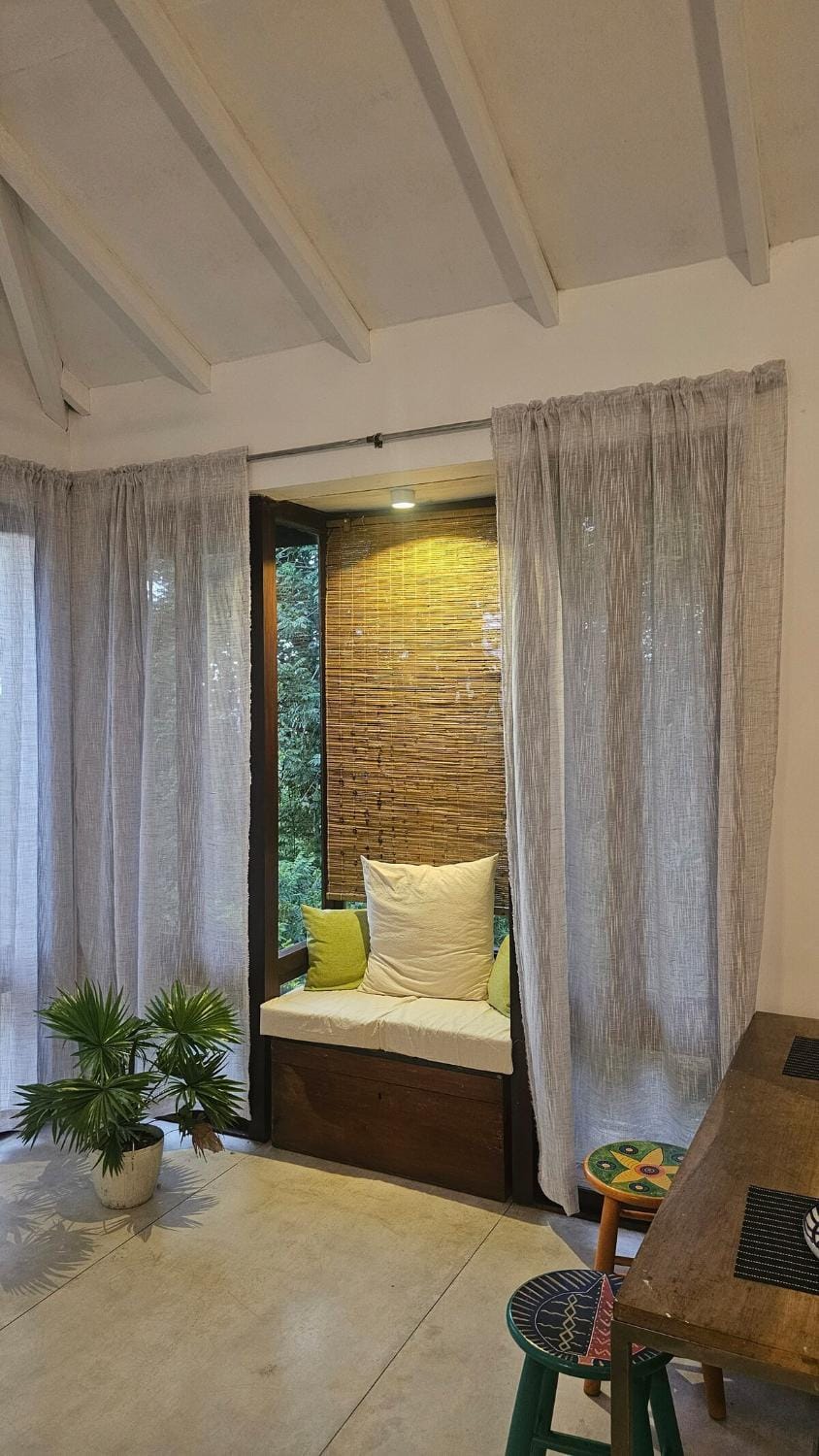 Seating area, Internal: Not applicable to any particular room