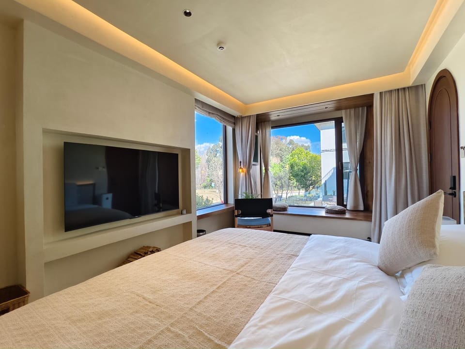 Communal lounge/ TV room, Bed, Photo of the whole room, Evening entertainment, Bedroom