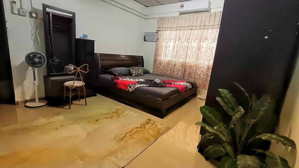 Asyun Homestay 1 Double Storey House Sg Buloh Town House in Selangor, Malaysia