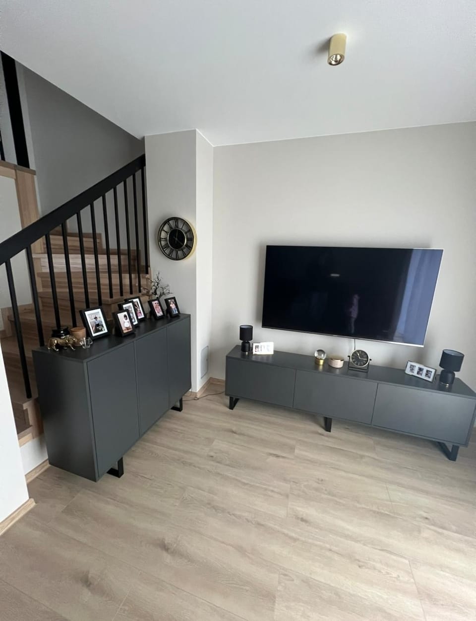 TV and multimedia, Seating area