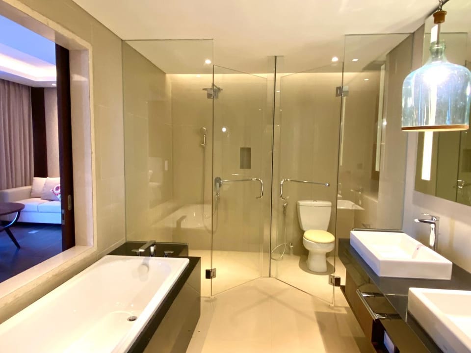 Shower, Toilet, Bathroom, Bath