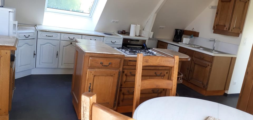 Kitchen or kitchenette, Dining area, dishwasher, oven, pet friendly, toaster