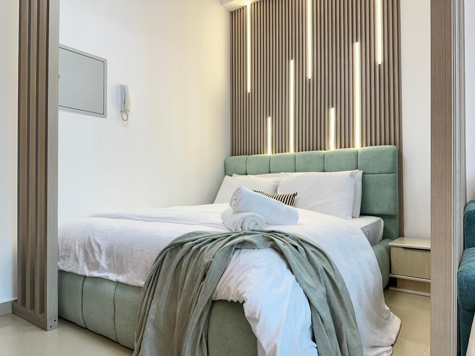 Minimalist Studio with Amazings Marina Canal Views Apartment in Dubai