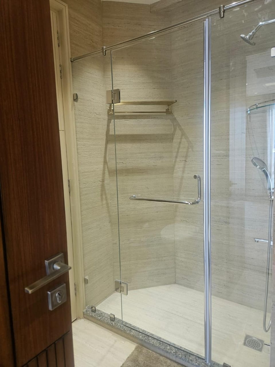 Blissful 5BHK, Golf Course Road by Micasso home, No Party Apartment in Gurugram