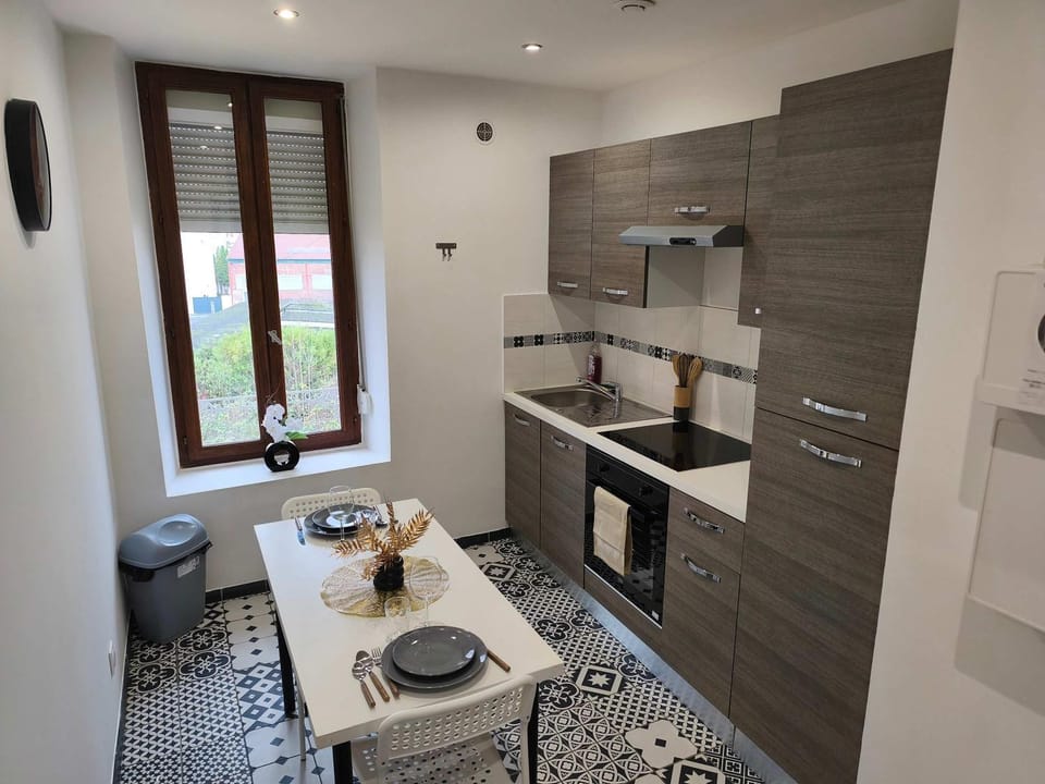 Cozy Studio avec Parking Charleville Apartment in Grand Est