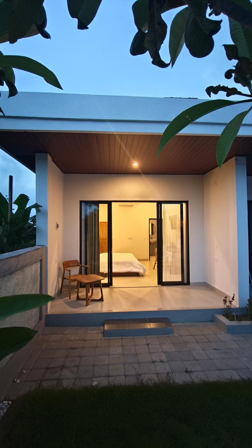 Property building, Garden, Balcony/Terrace, Seating area, Garden view