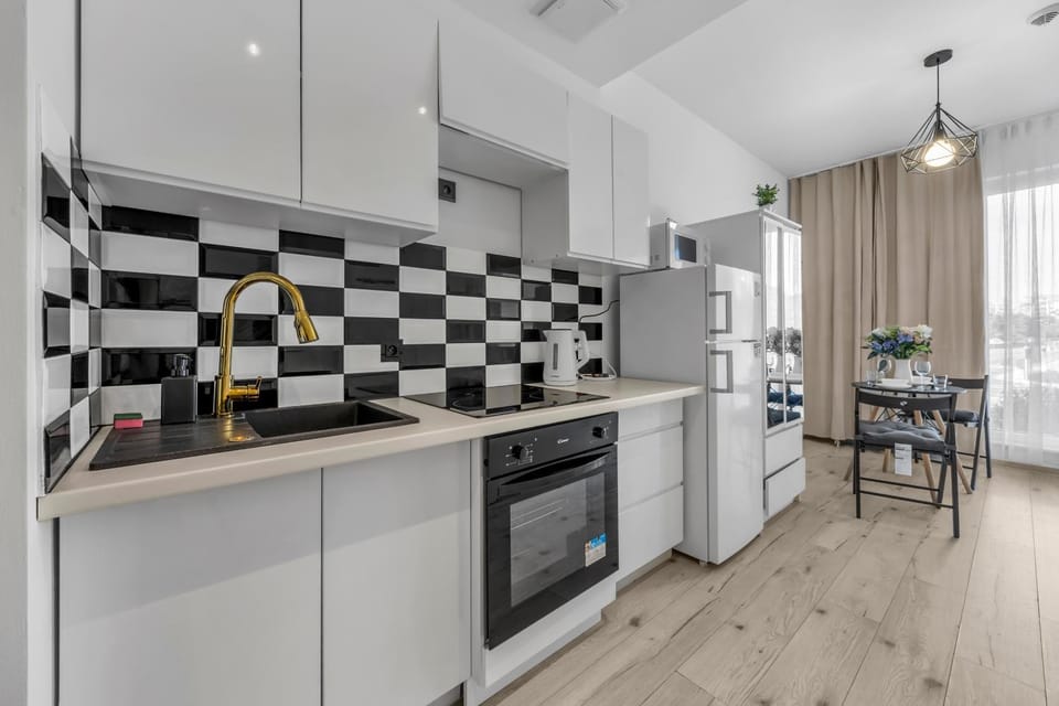 Kitchen or kitchenette, Dining area, oven, stove