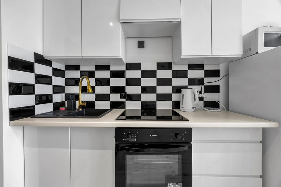 Kitchen or kitchenette, oven, stove