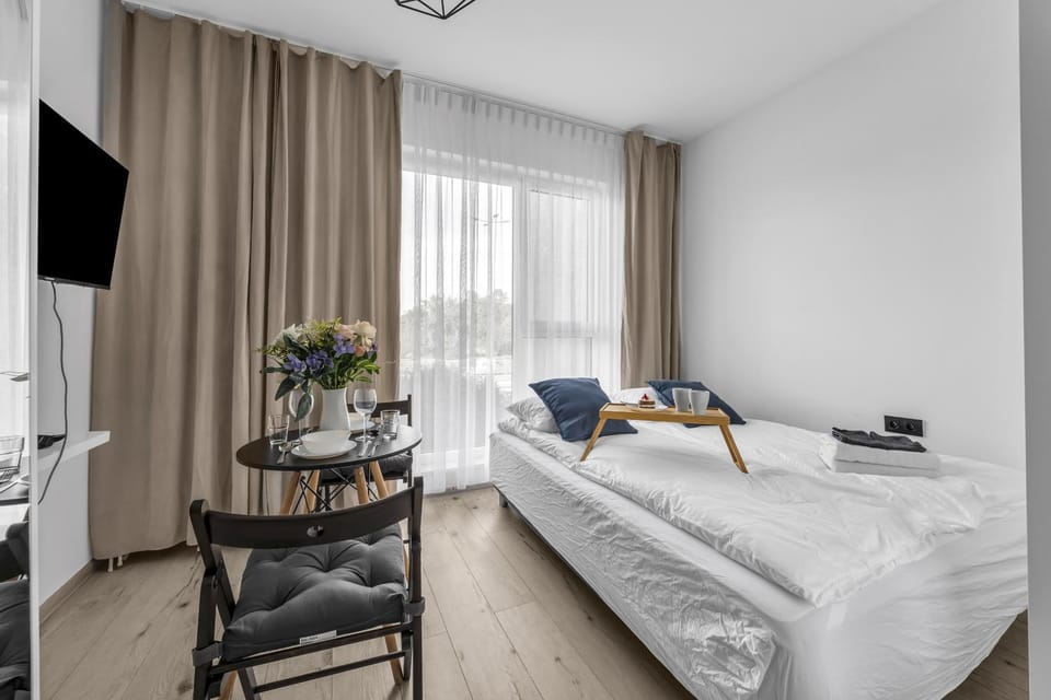 Bed, TV and multimedia, Living room, Photo of the whole room, Seating area