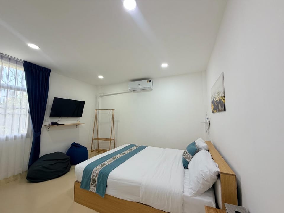 Sukhumvit 48 separated room quiet and comfortable with fast internet and smart TV Bed and Breakfast in Bangkok