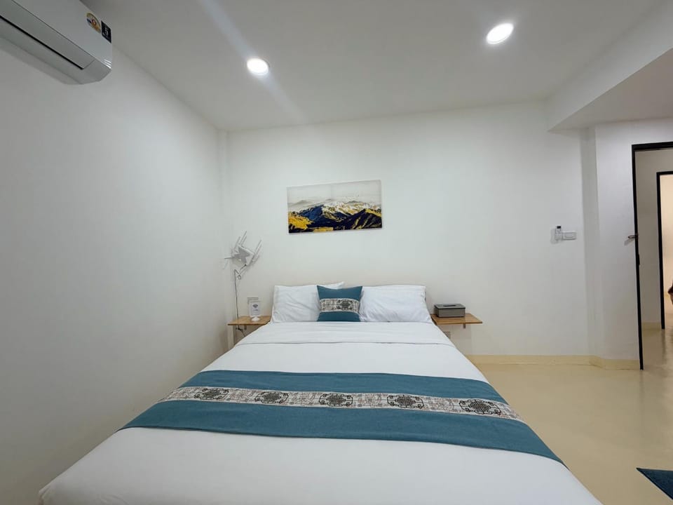 Sukhumvit 48 separated room quiet and comfortable with fast internet and smart TV Bed and Breakfast in Bangkok