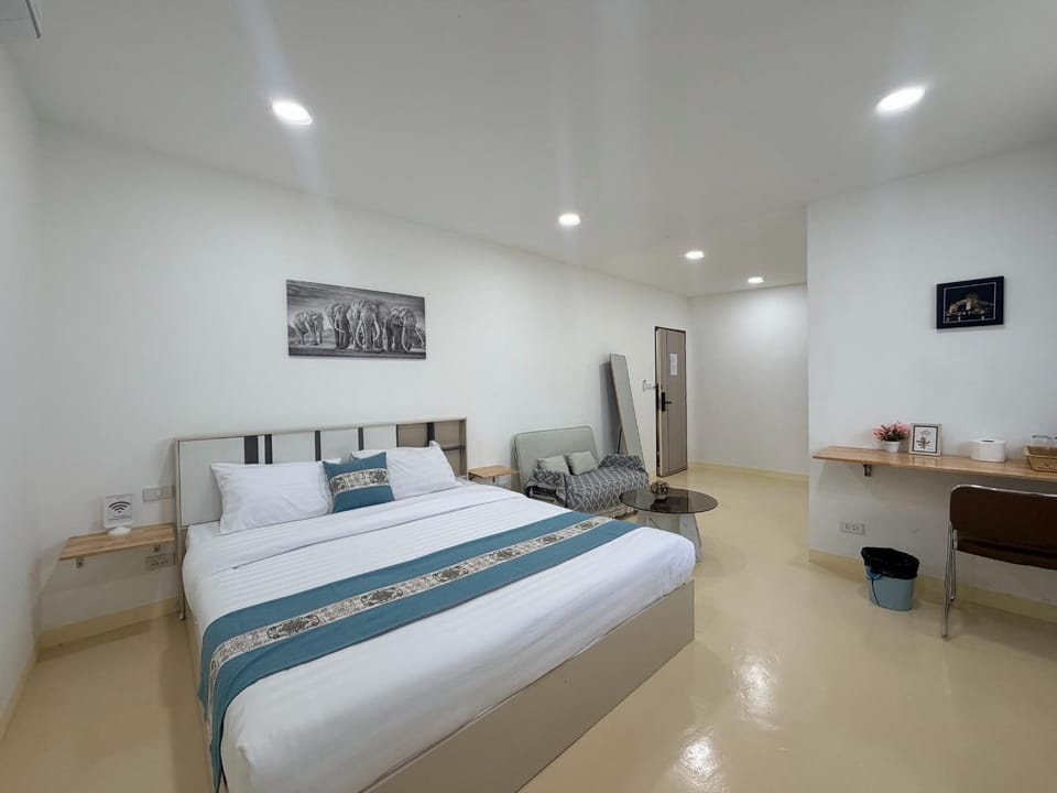 Sukhumvit 48 separated room quiet and comfortable with fast internet and smart TV Bed and Breakfast in Bangkok