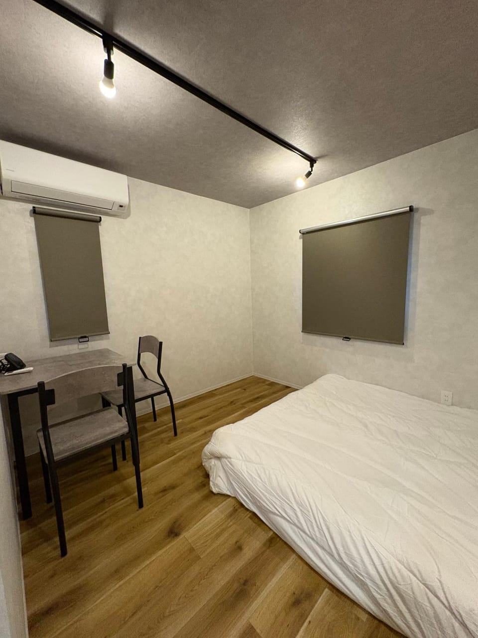 Bed, Photo of the whole room, air conditioner