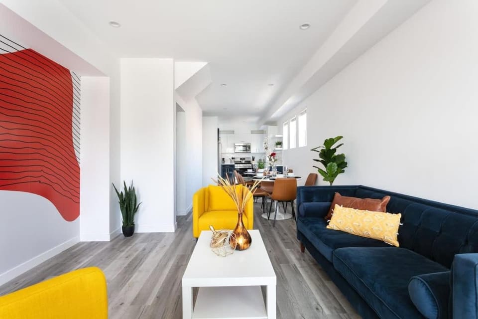 Upscale LA Getaway Sleeps 8 with Free Parking House in Echo Park