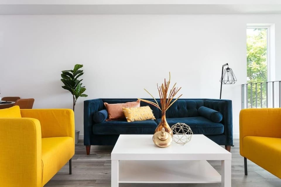 Upscale LA Getaway Sleeps 8 with Free Parking House in Echo Park