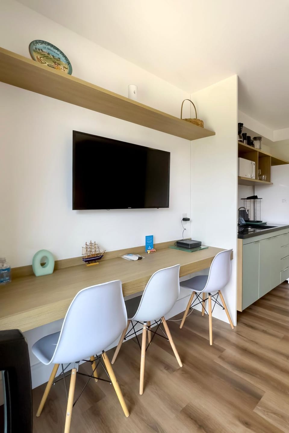 TV and multimedia, Kitchen or kitchenette, Living room, Seating area, Dining area, minibar