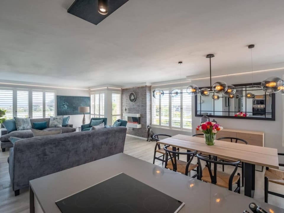 Laridae Luxe - 3BD Central APT w Pool Apartment in Plettenberg Bay