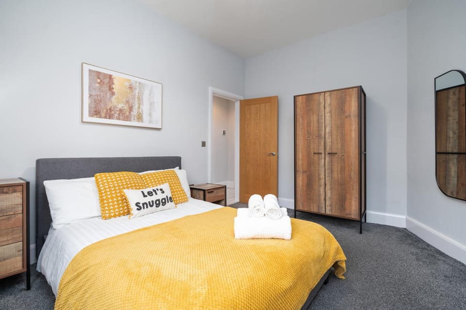 Stunning Apartment - Central Location - Sleeps 4 Apartment in Grimsby